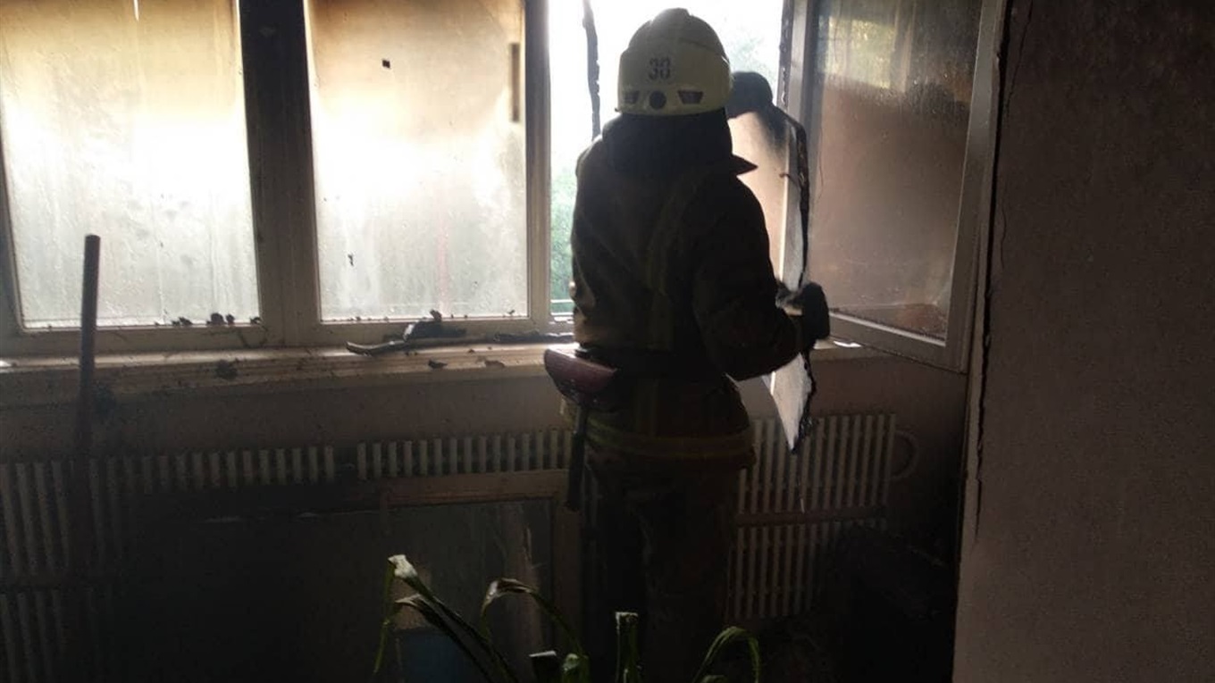 В Попасной горел балкон двухэтажного дома 