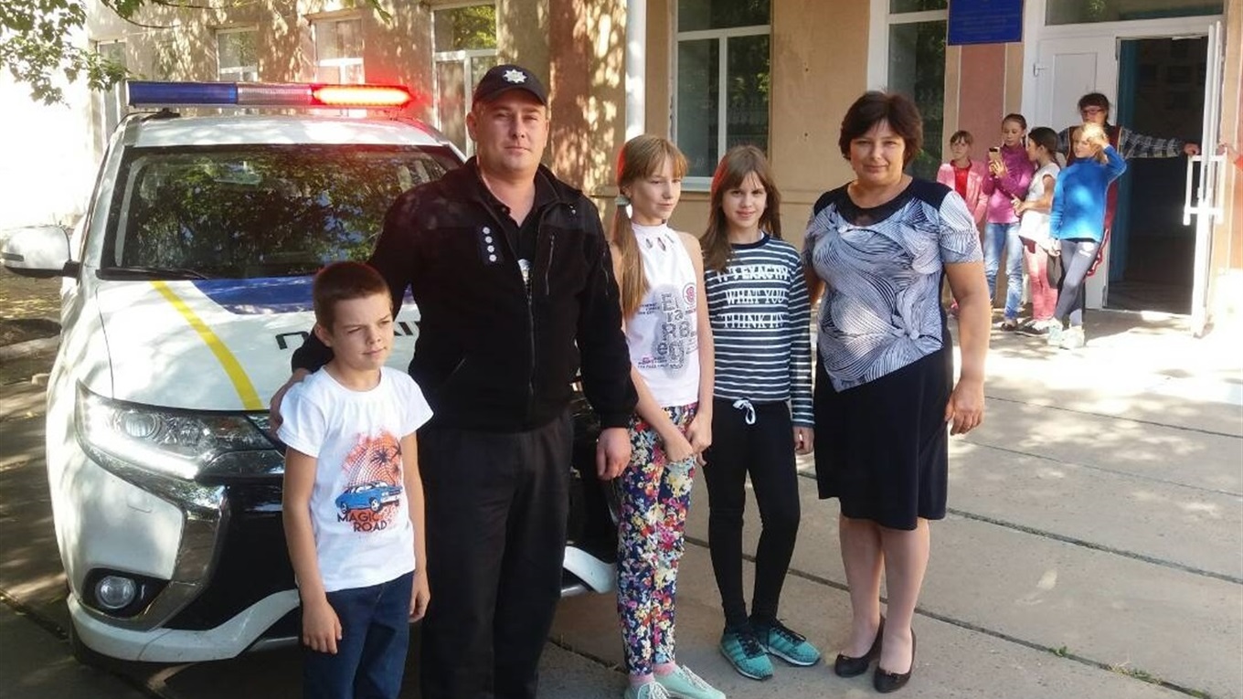 Сірогозькі поліцейські провели з учнями Степненської школи урок з правил дорожнього руху