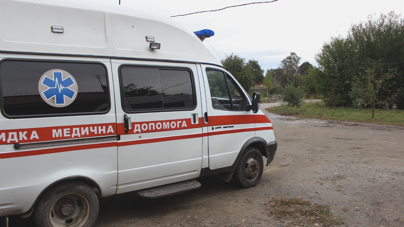 «Ми живемо як на пороховій бочці: ніколи не знаємо, що від того телефона чекати», — швидка допомога