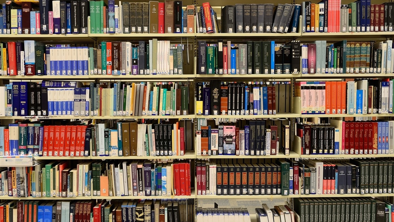 В Попасной объявили акцию по сбору украинских книг прифронтовым школам