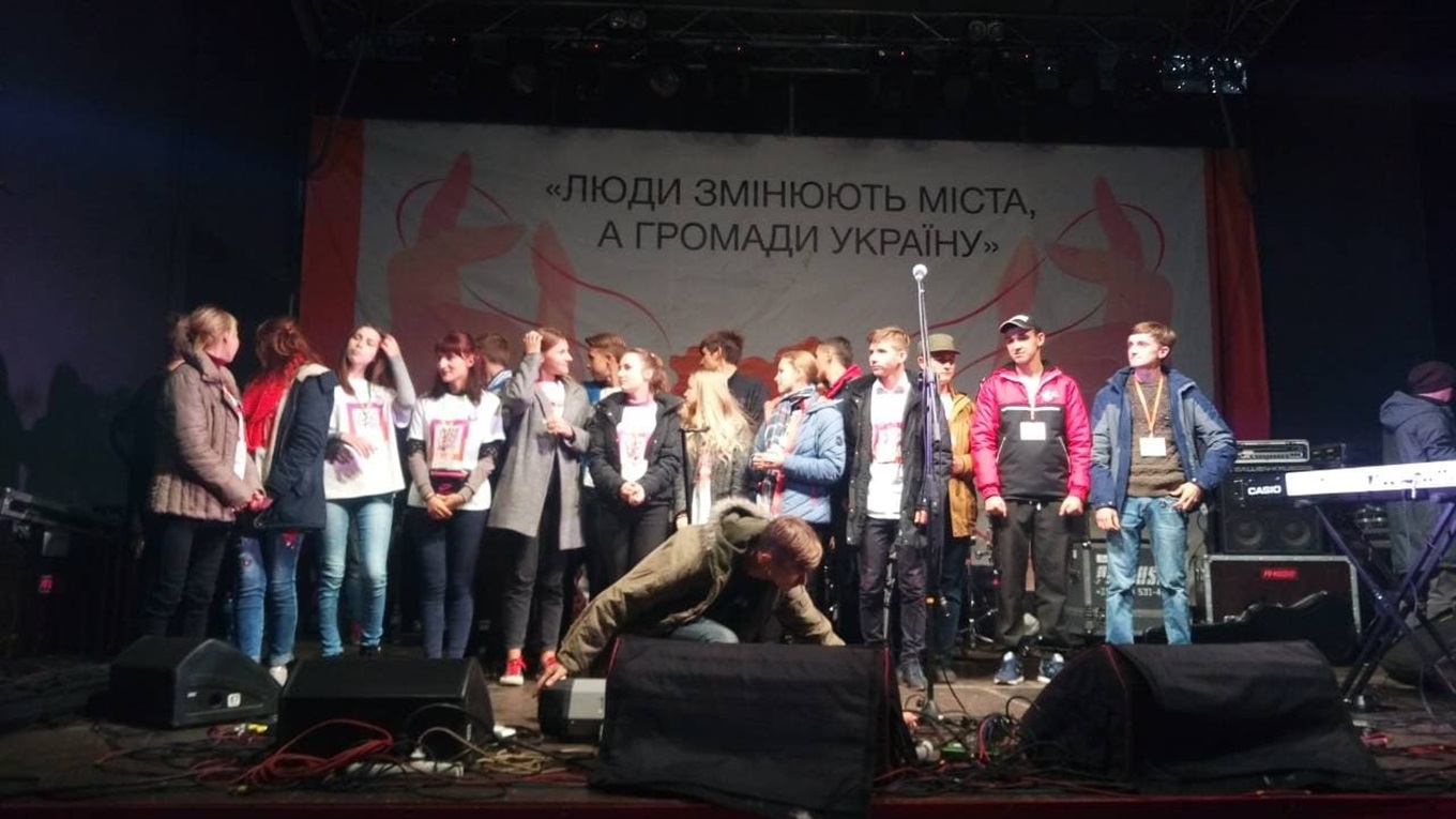 Дети-волонтеры из Попасной помогали в организации фестиваля «З країни в Україну»: впечатления