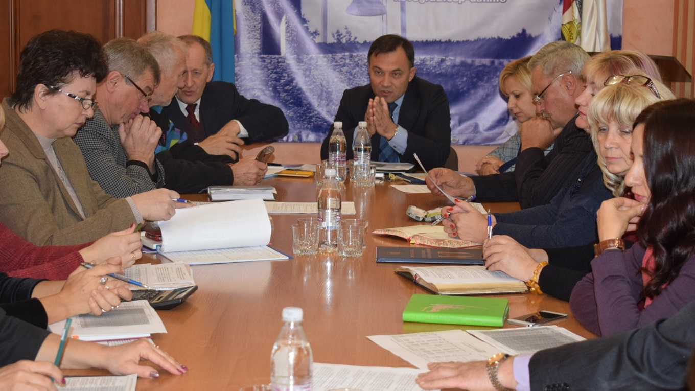 У Новограді та районі шукають 3 млн гривень на заробітну плату медикам
