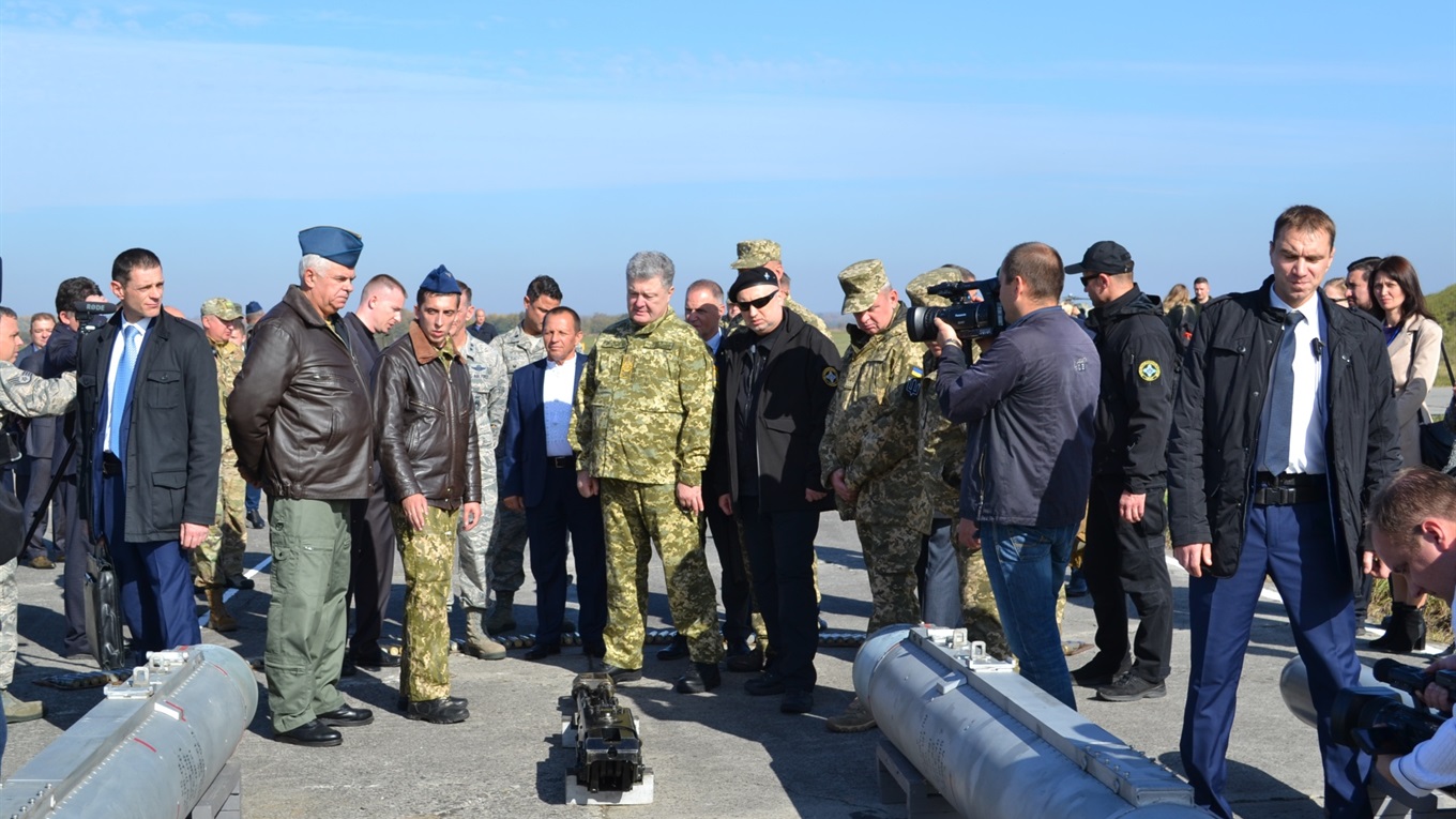 Президент України проінспектував міжнародні навчання у Старокостянтинові [Фото]