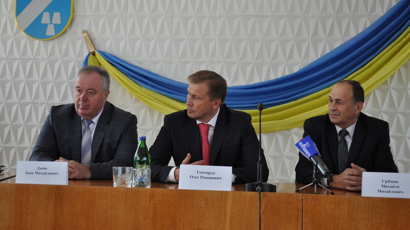 Голова ОДА офіційно представив нового голову Калуської РДА Івана Даніва