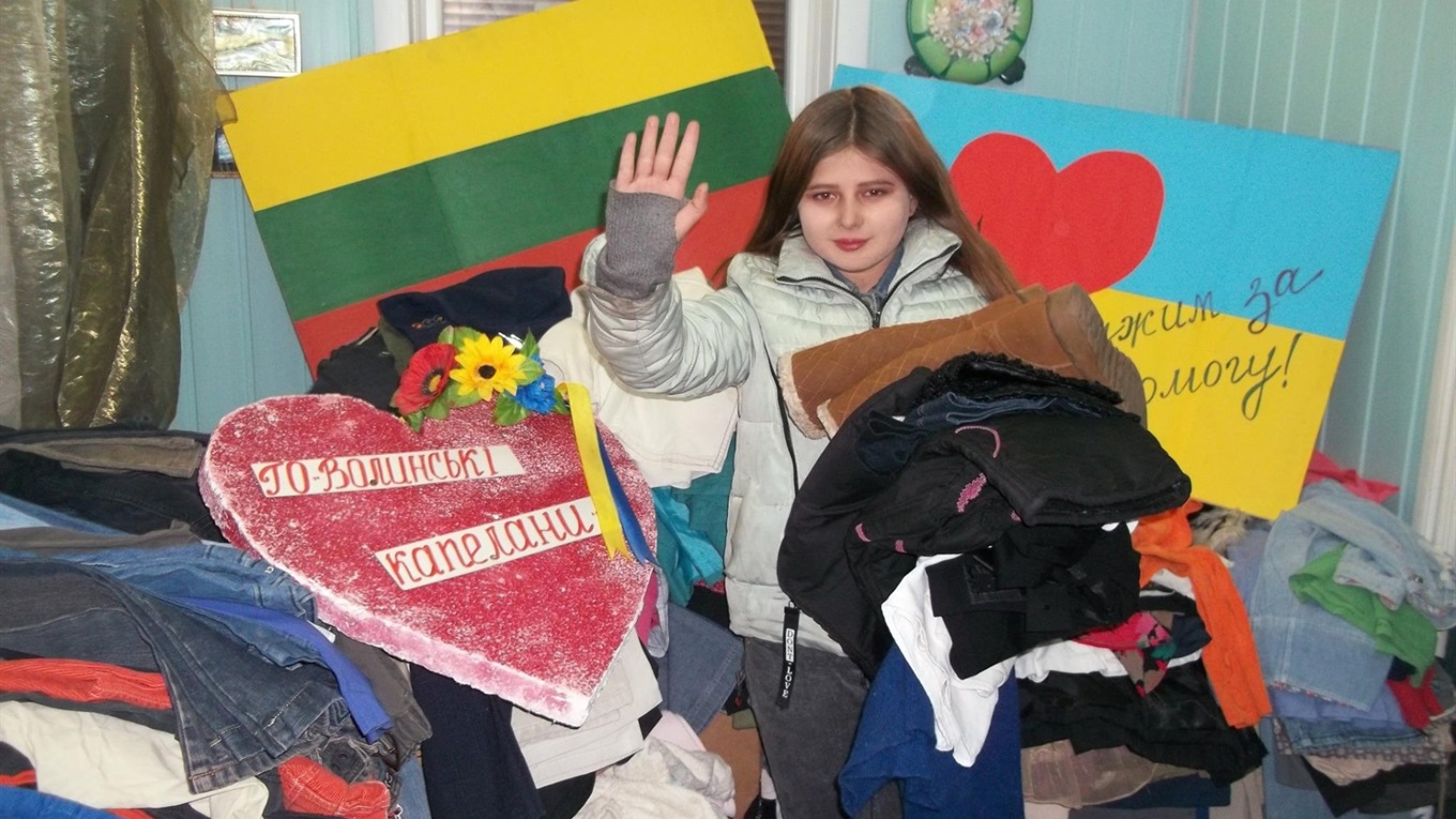 Малообеспеченные и многодетные семьи Попасной получили гуманитарную помощь