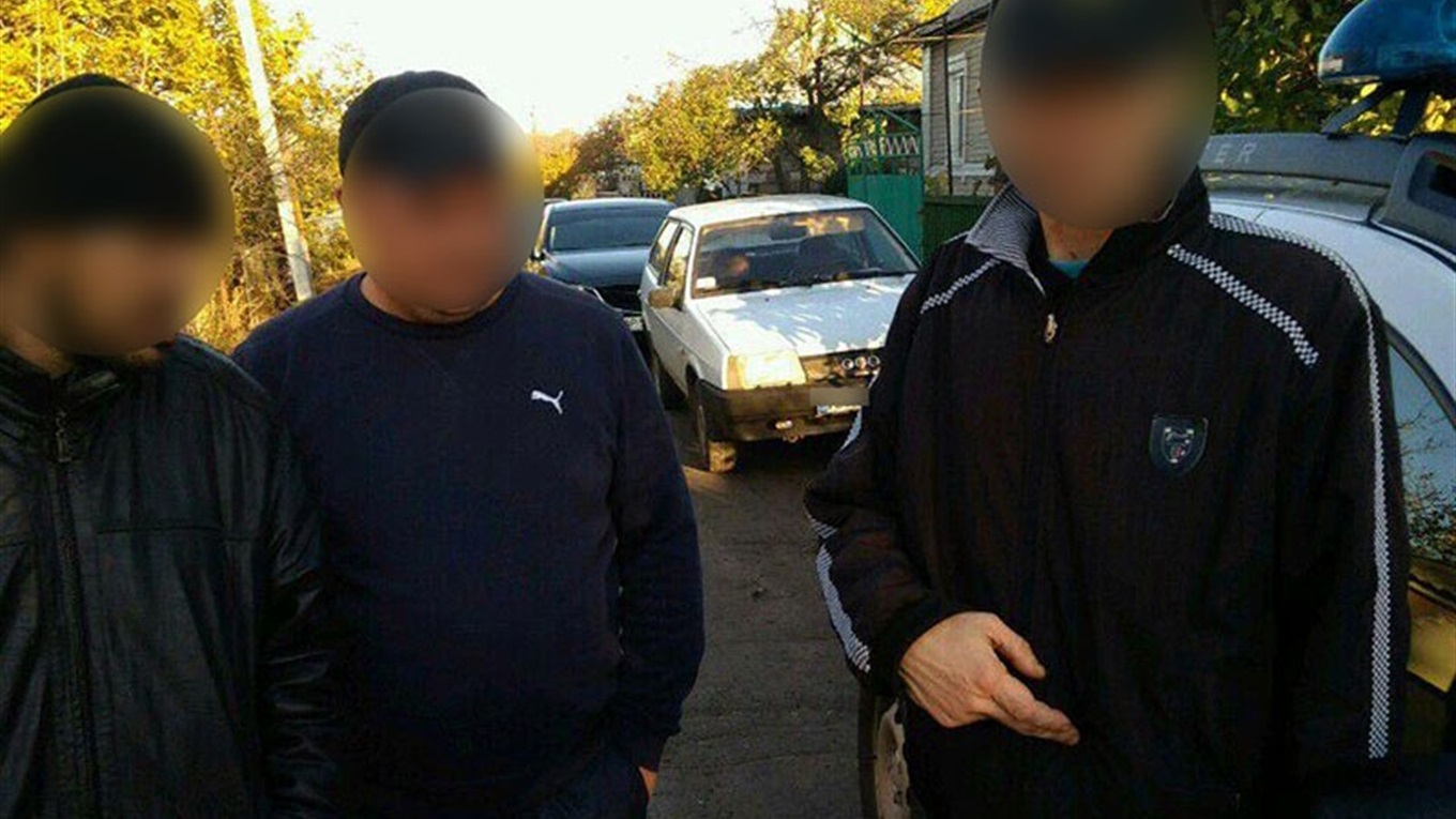 У Волноваському районі затримали чоловіка з пакетом наркотиків