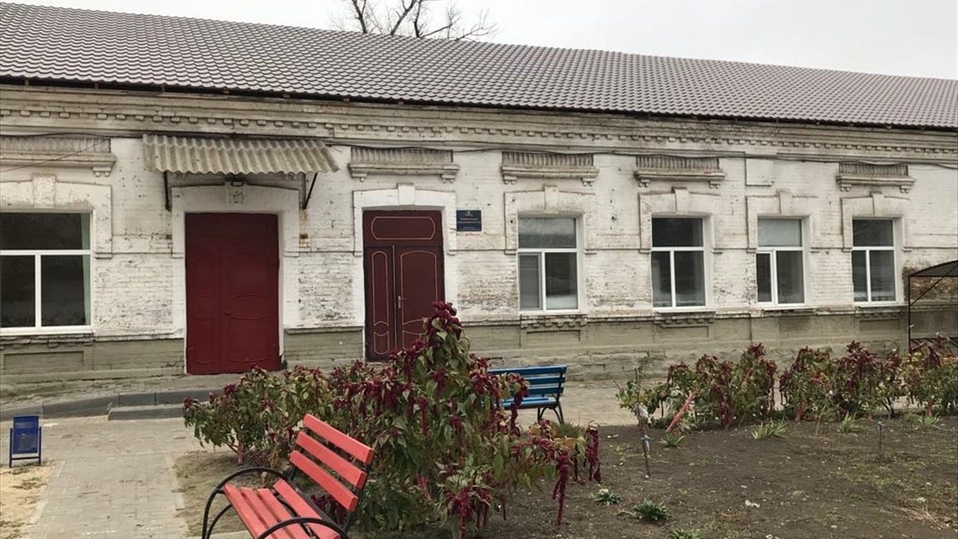 У Волноваському творчому центрі молоді відремонтували дах
