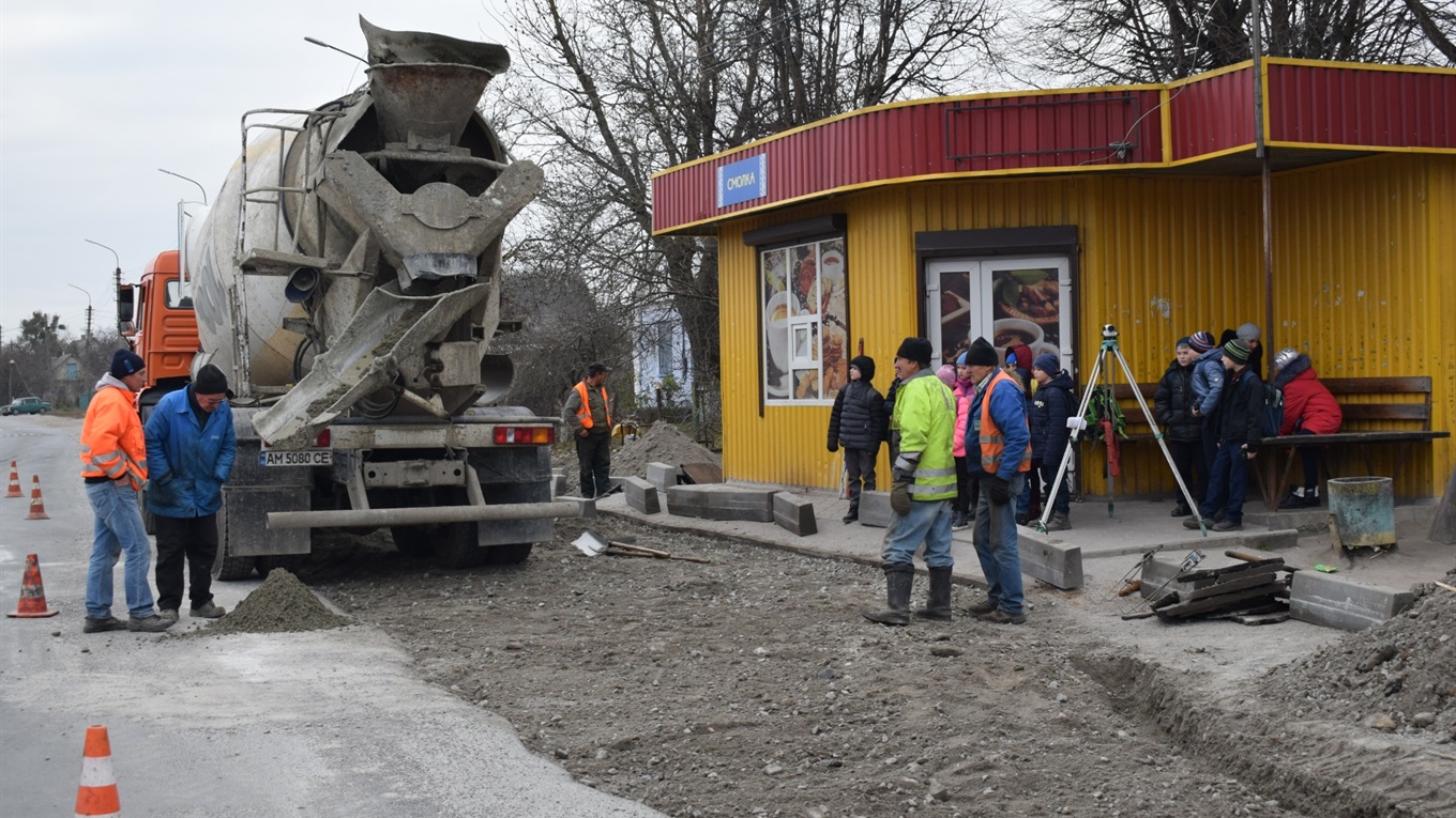 На "Смолці" облаштували заїзд до зупинки 