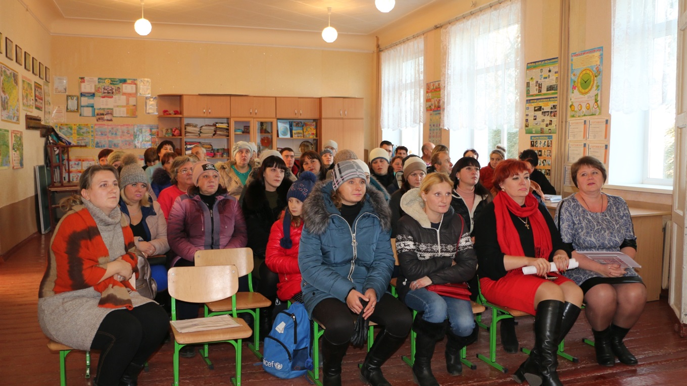Родители в Попасной не довольны финансированием школы: все подробности и видео