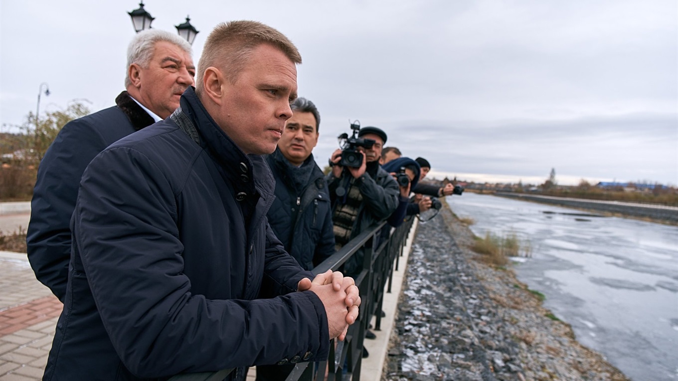Ким вважає себе голова Донецкої державної адміністрації – цивільним чи силовиком?