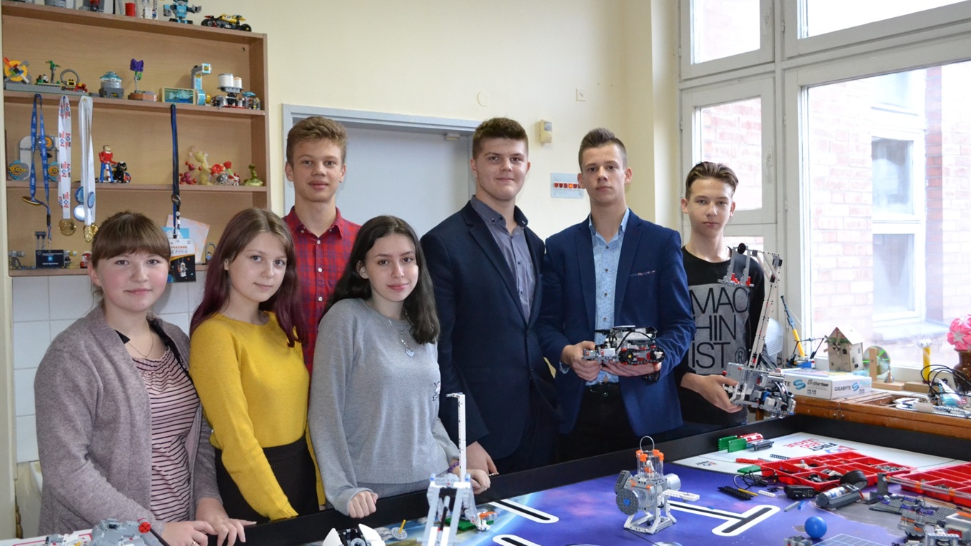 У старокостянтинській гімназії працюють над вирішенням психологічних проблем людини у космосі