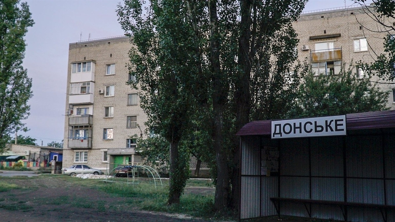 У Волноваському районі чоловік випав з вікна третього поверху