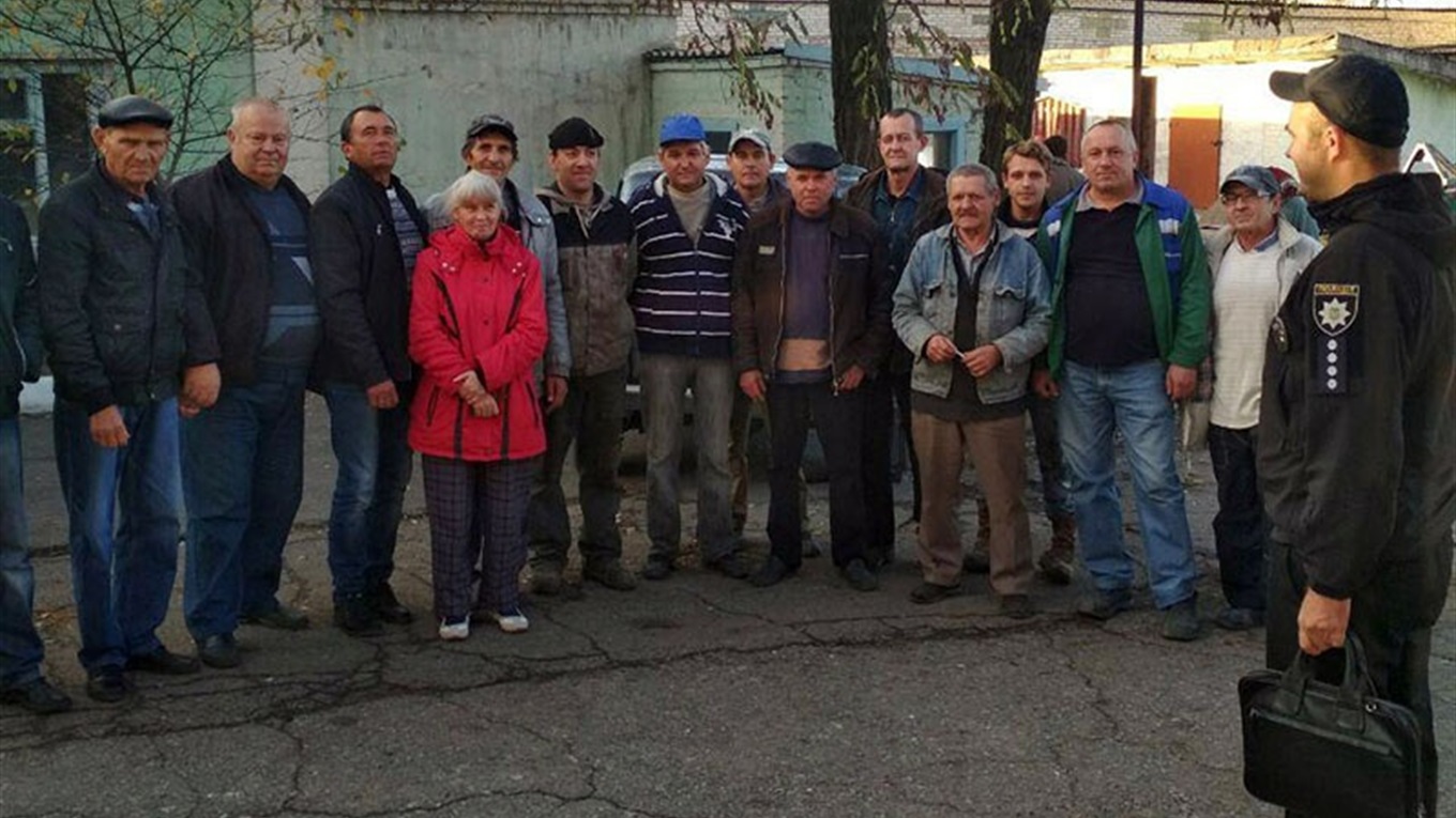 Поліцейські вітзвітували перед жителями сіл у Волноваському районі