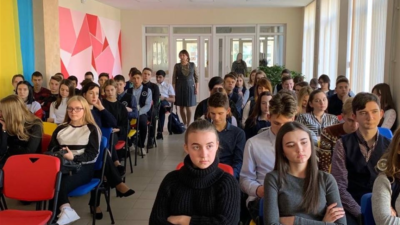 Волноваським школярам розказали, як захиститися від ВІЛ та СНІДу