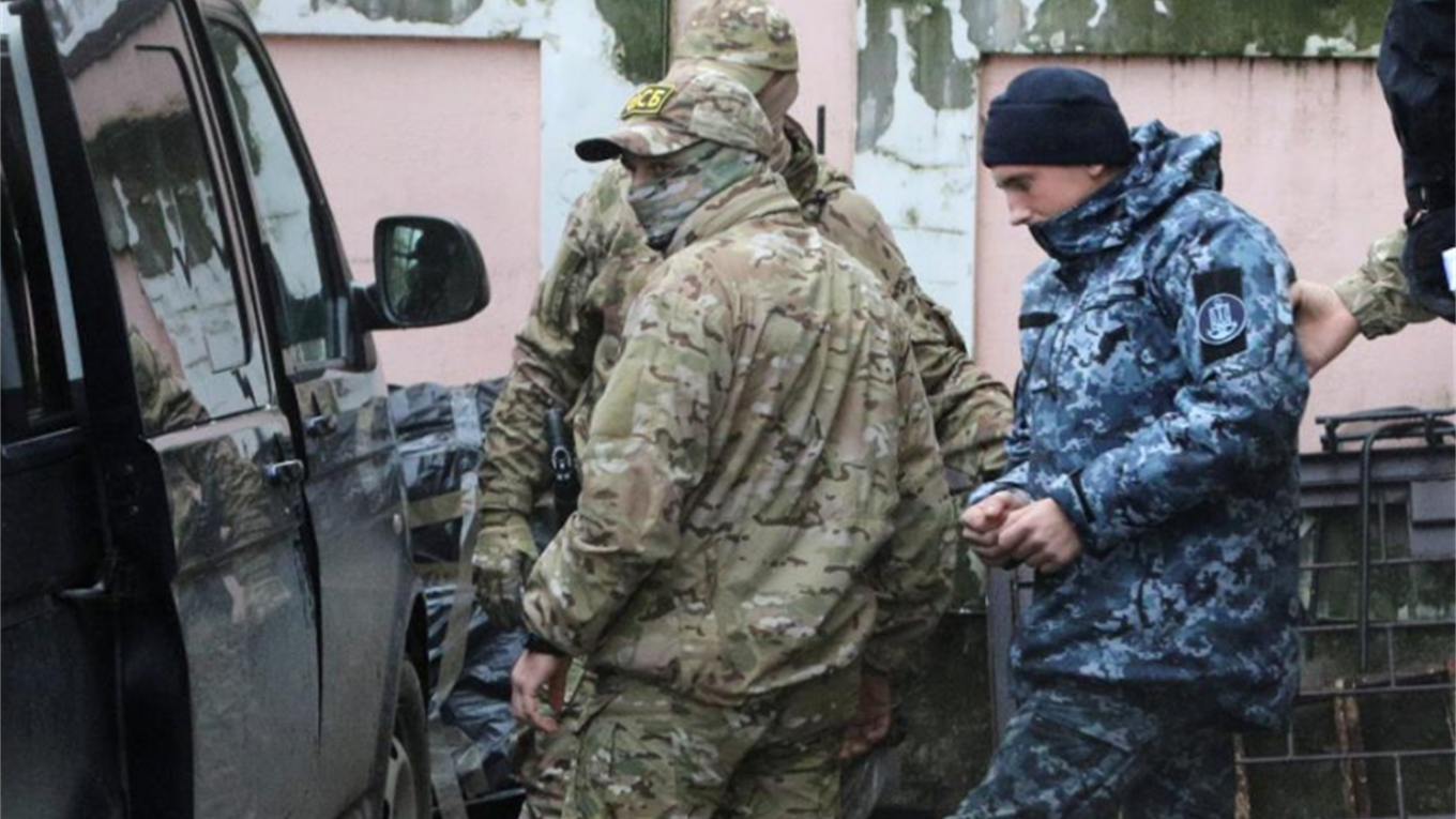 У Гуляйполі вимагають звільнити три українські кораблі та військовополонених