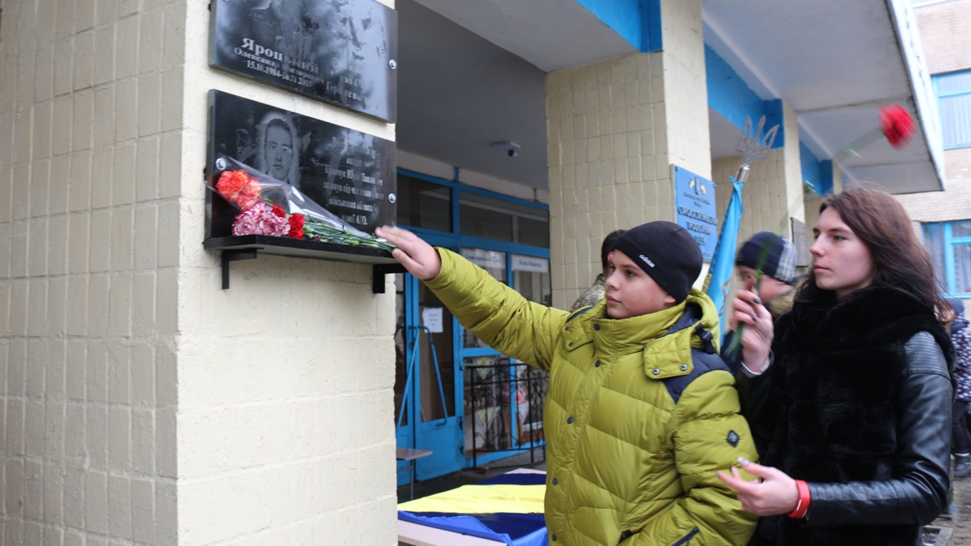 Мати загиблого у АТО старокостянтинівця й досі чекає його дзвінка