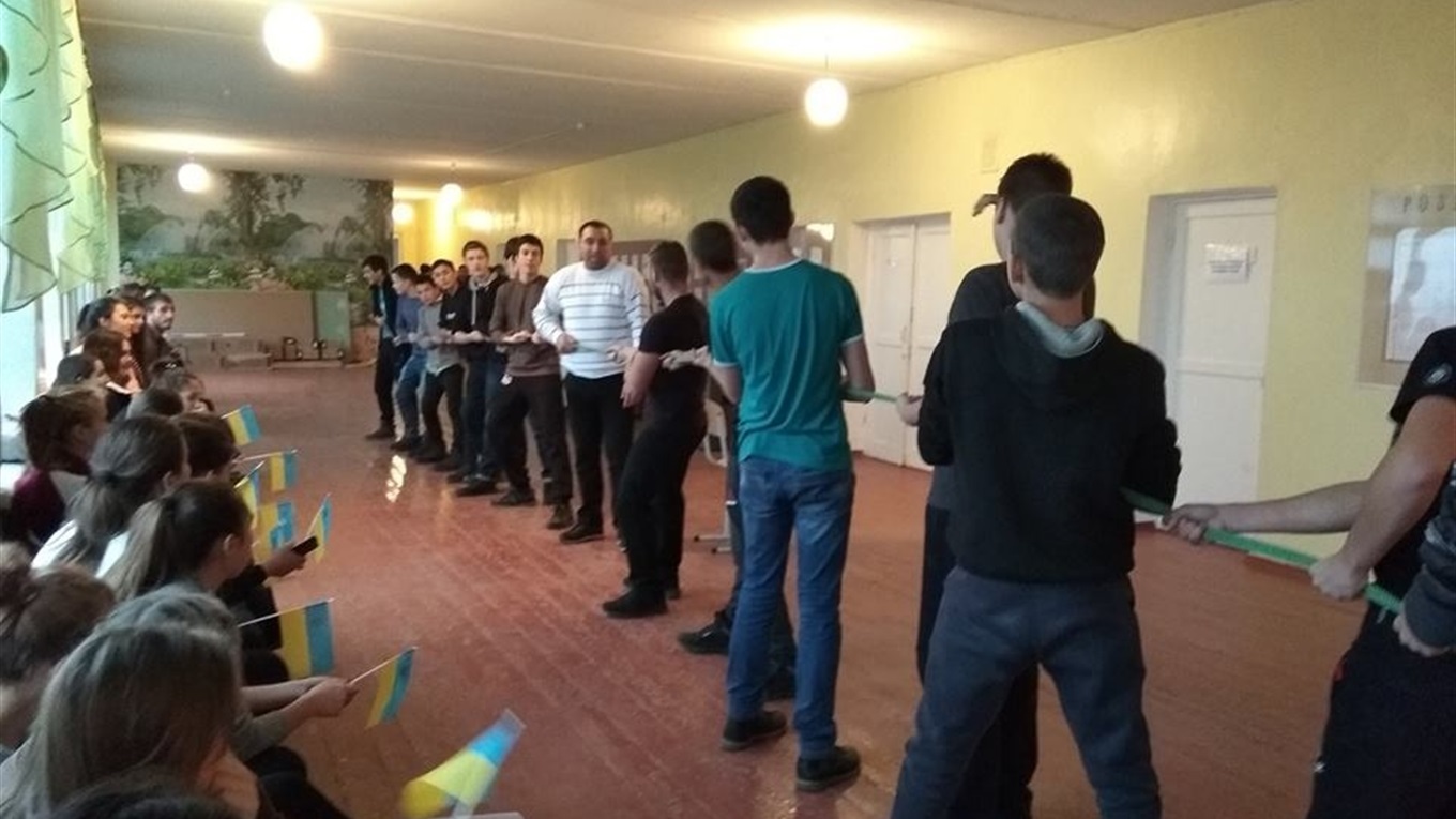 У прифронтовій школі Волноваського району провели спортивні змагання до Дня Збройних сил України