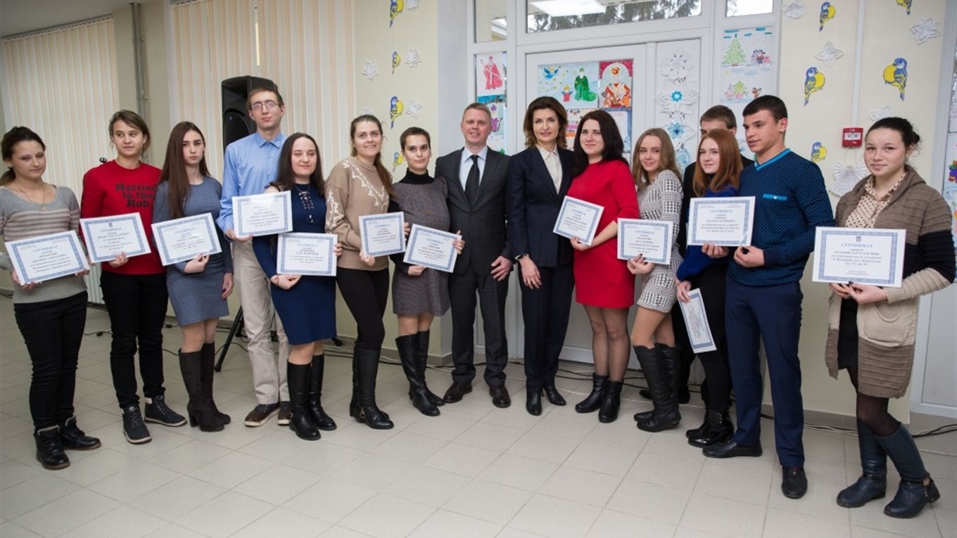У Волновасі  дітям-сиротам передали ключи від квартир