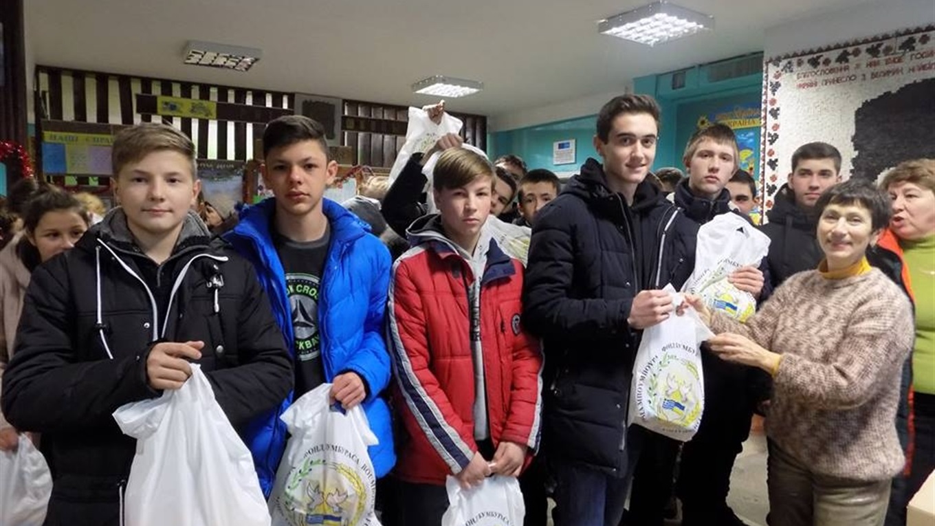Грецькі села Волноваського району отримали подарунки до різдвяних та новорічних свят 