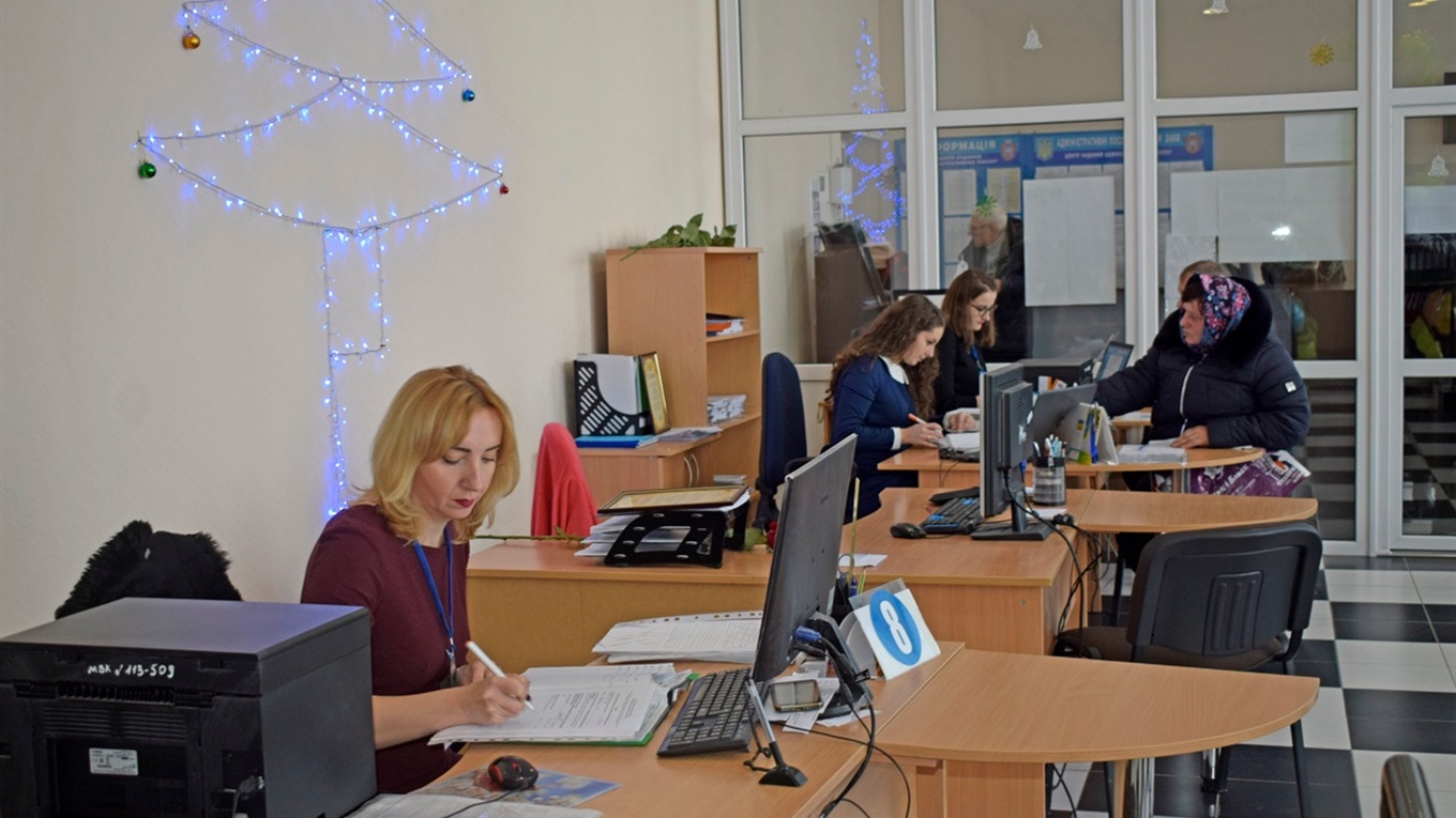 За 5 років послугами Жмеринського ЦНАПу скористалося 50 тисяч осіб: фото і відео