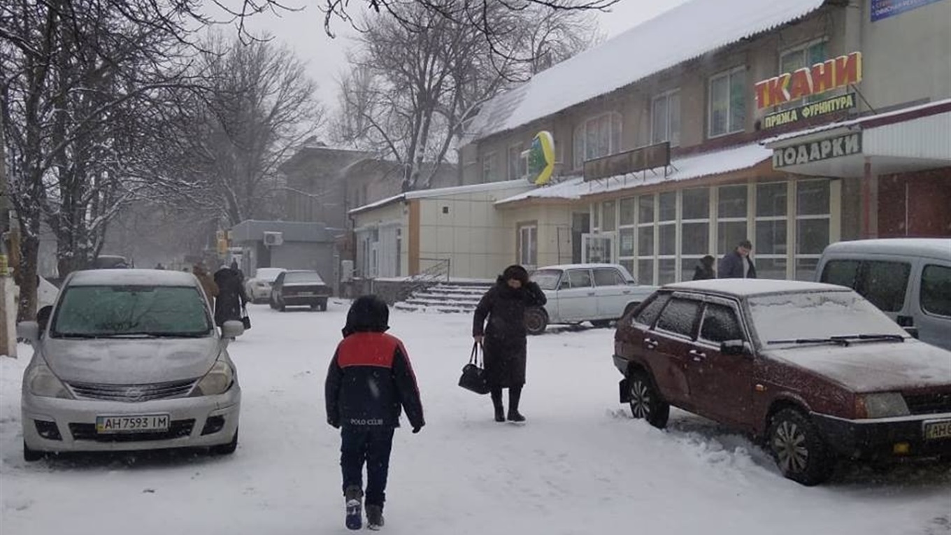 У Волновасі зареєстрували петицію про заборону незаконної стоянки біля магазину "Локомотив”