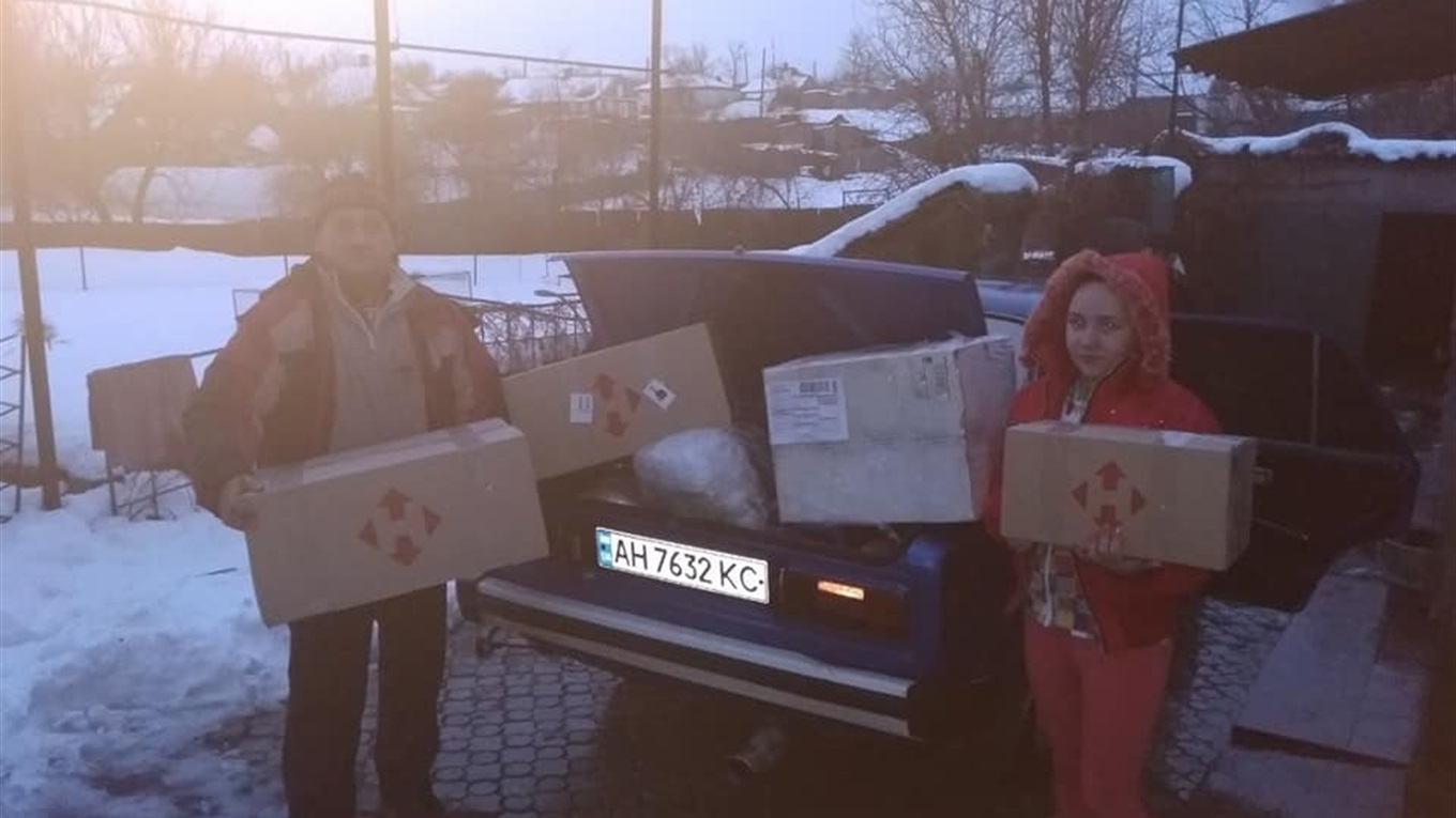Даша Савенкова з Волноваського району, у якої згорів будинок, отримала допомогу