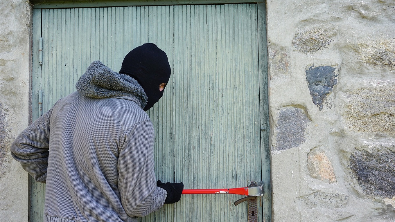 В Попасной задержали мужчину при попытке кражи