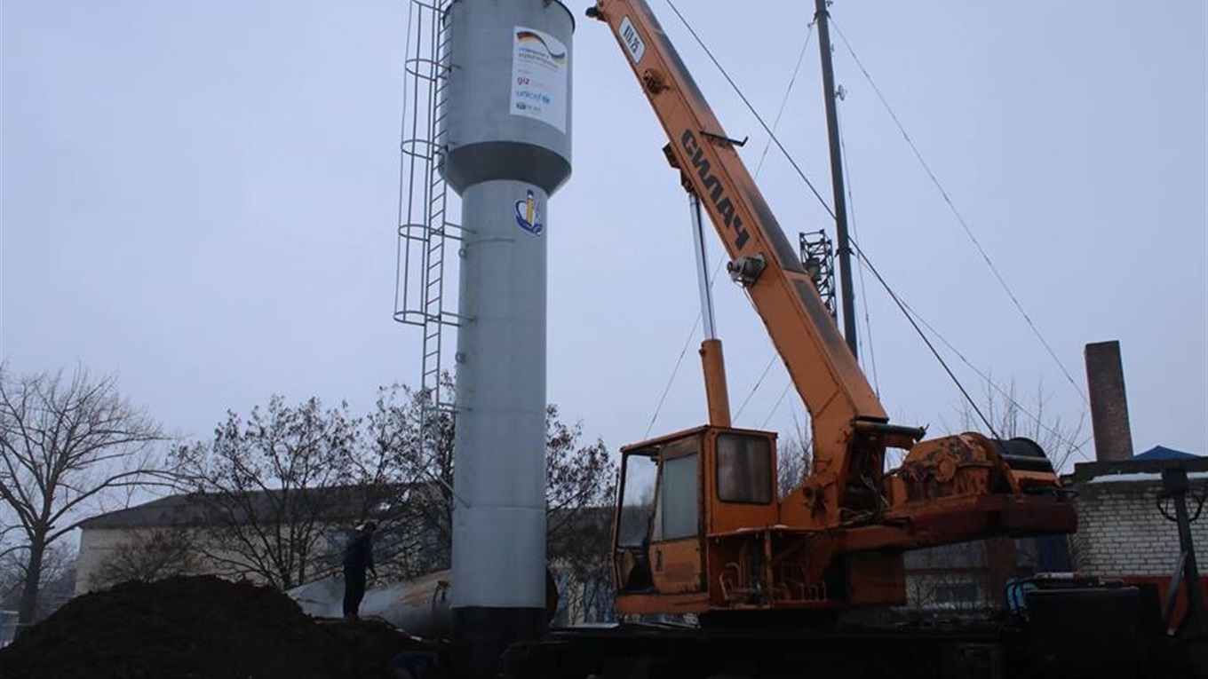 У Волноваському районі благодійники встановили водонапірну вежу 