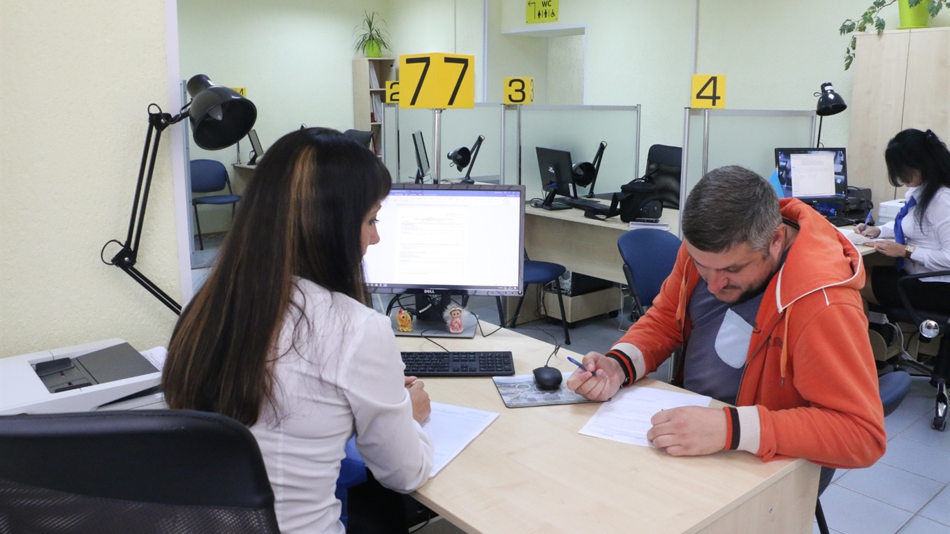 Попаснянский центр админуслуг принимает документы для выдачи паспортов 