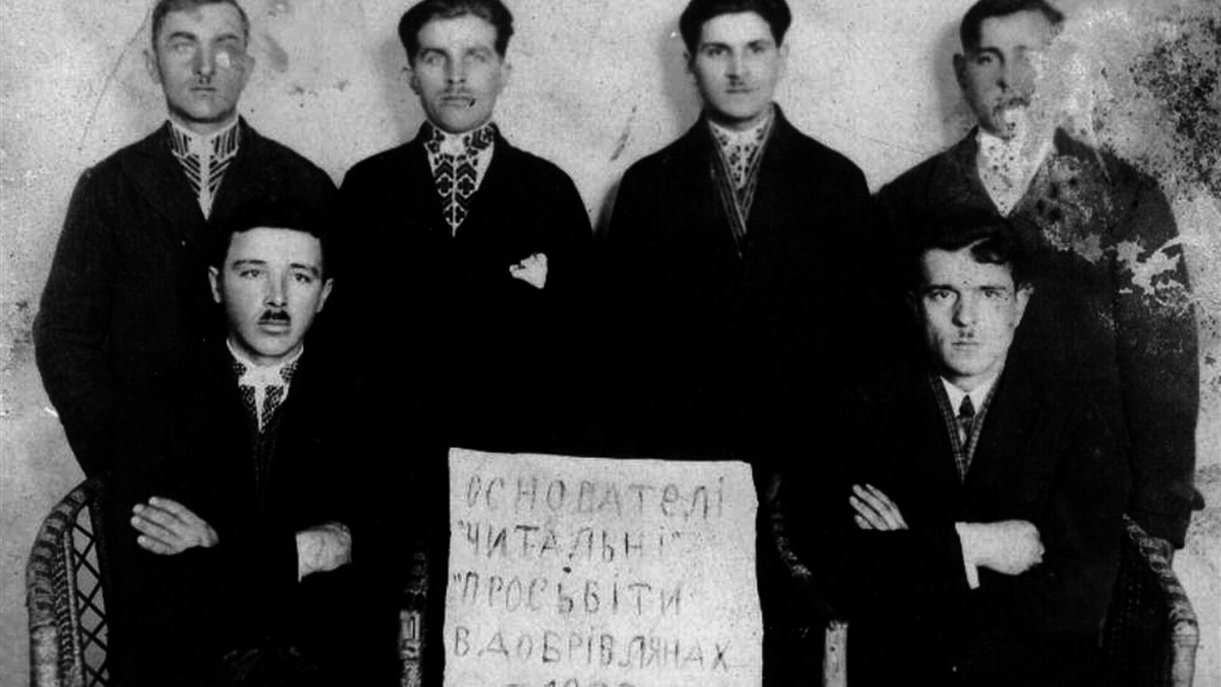 Читальню у Добровлянах будували всім селом. Іван Юрків і Косаний дали у заставу своє поле 