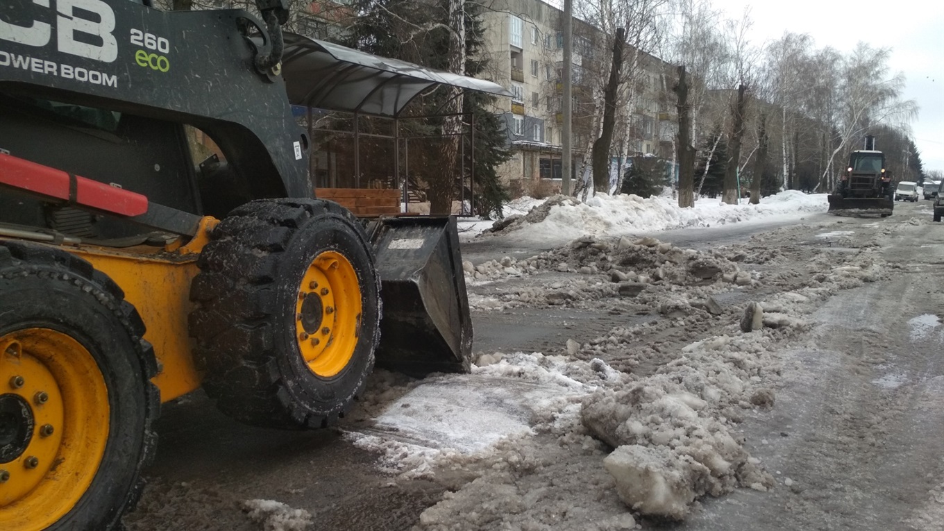 Дороги в Попасной очищают ото льда: видео