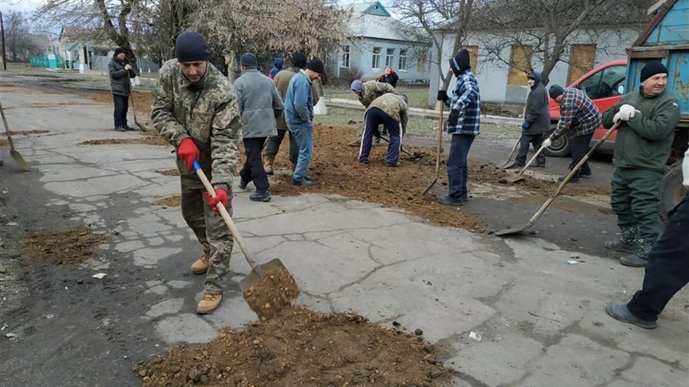 Мешканці Дем’янівки власними силами відремонтували дорогу