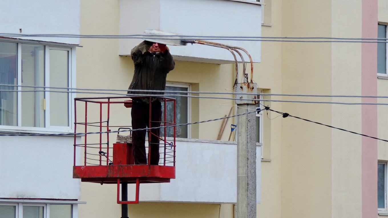 В Старокостянтинові замінили старі світильники на сучасні LED