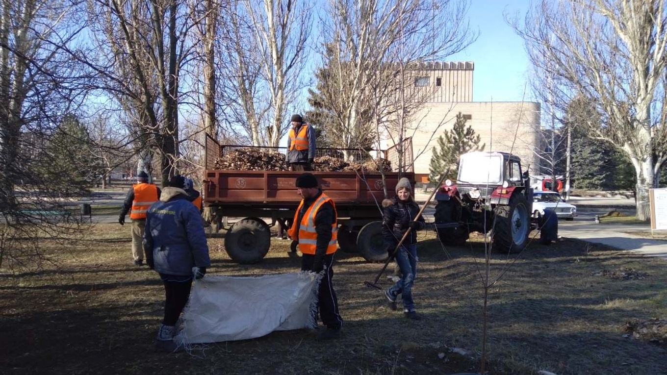 Фотофакт: у Гуляйполі комунальники чепурять місто