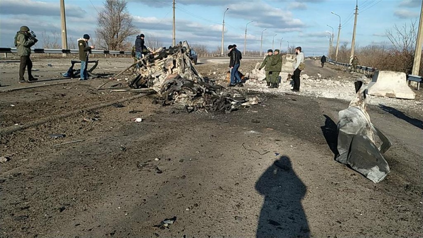 Подорвался автобус с мирными жителями в Волновахском районе. Есть погибшие: видео