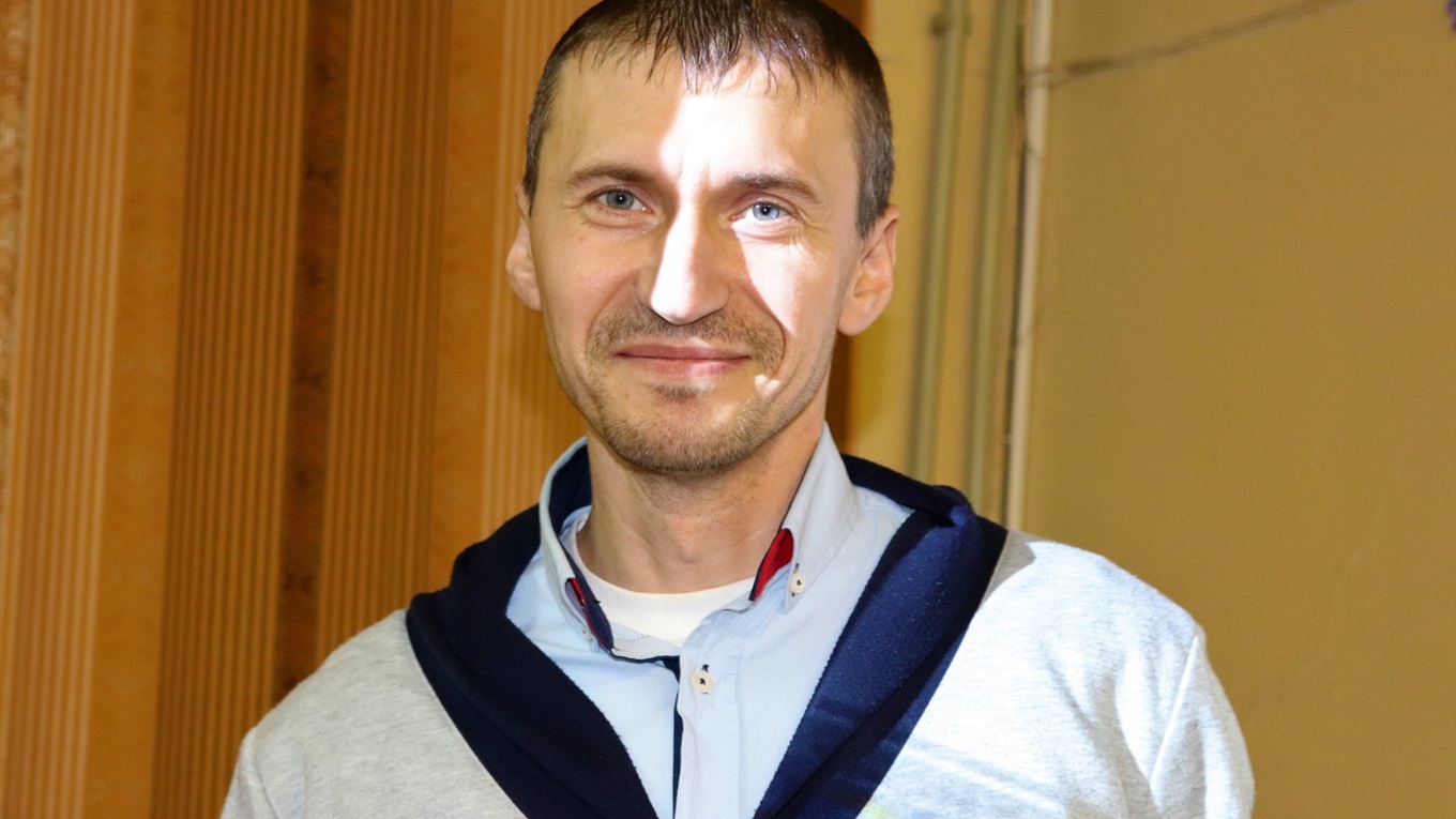 Вчитель з Миколаївки створив відео-студію, а його учні кодять сайт з готовими домашніми завданнями