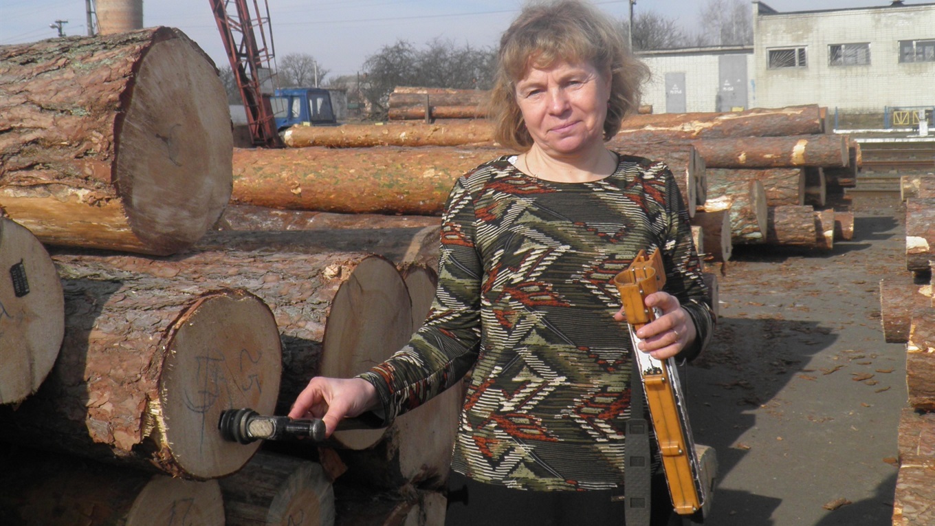 Господиня нижнього складу Рафаліського лісгоспу Ніна Юсько розповіла про свою нежіночу професію