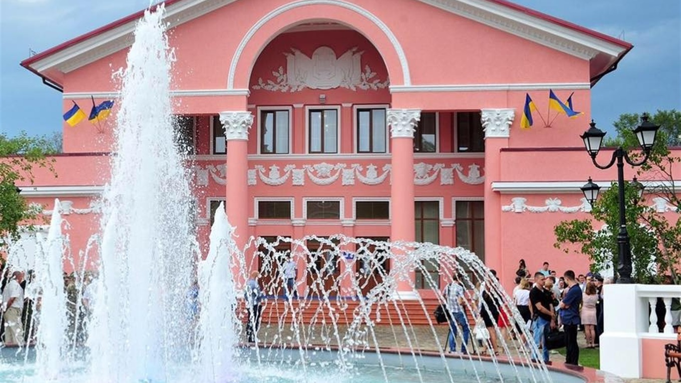 Які вистави в березні можуть подивитися мешканці Попаснянського району у Сєвєродонецьку