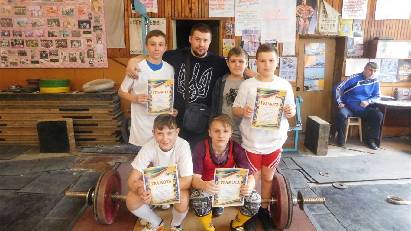 Волноваські спортсмени посіли призові місця на чемпіонаті області з важкої атлетики
