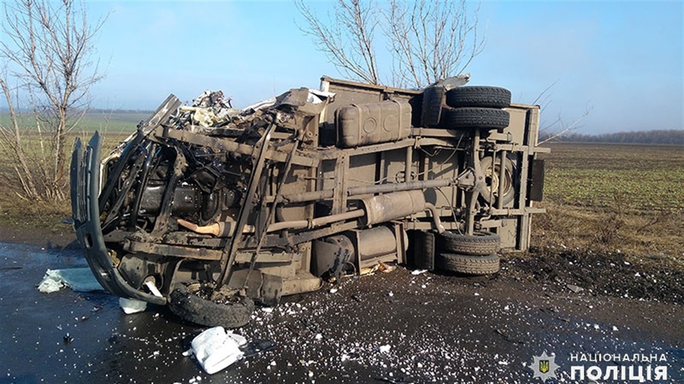 Дві вантажівки зіткнулись у Волноваському районі