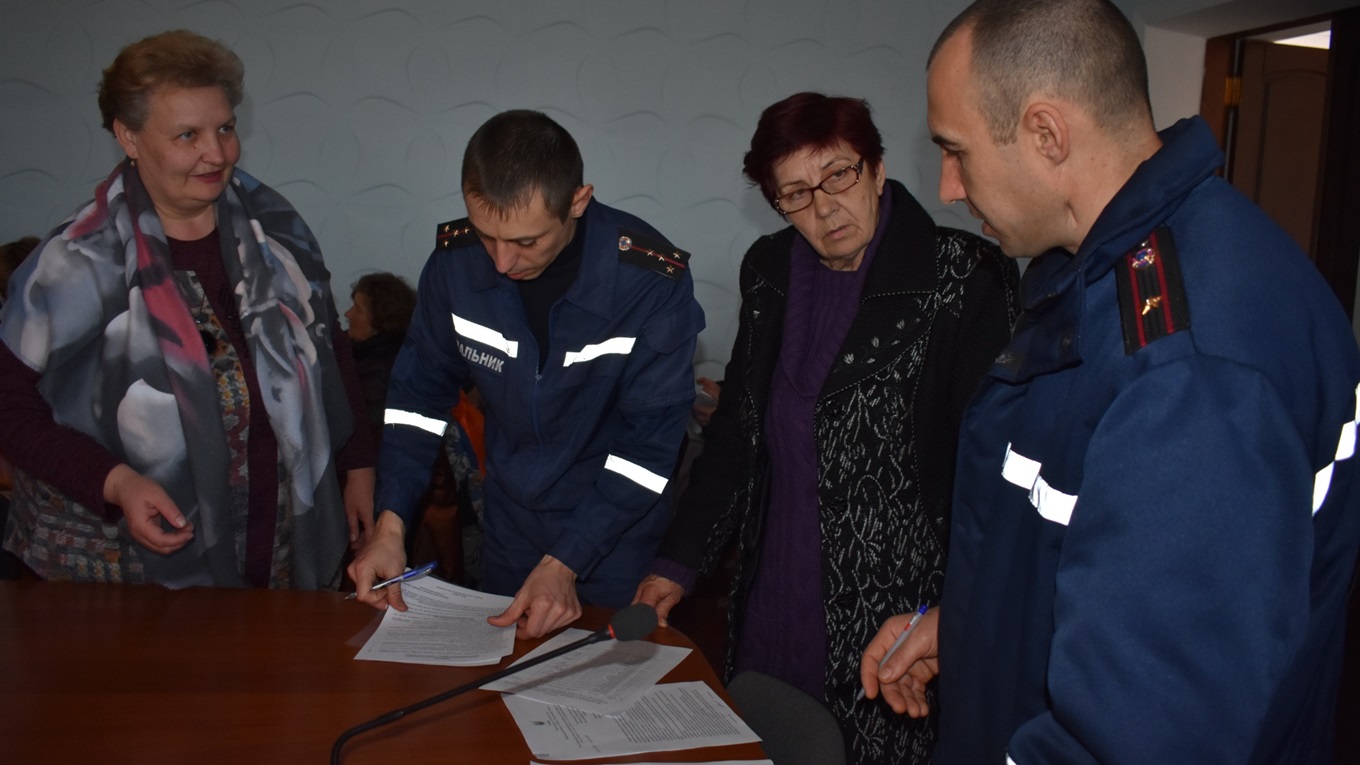 Нижньосірогозькі рятувальники нагадують про правила пожежної безпеки на виборчих дільницях