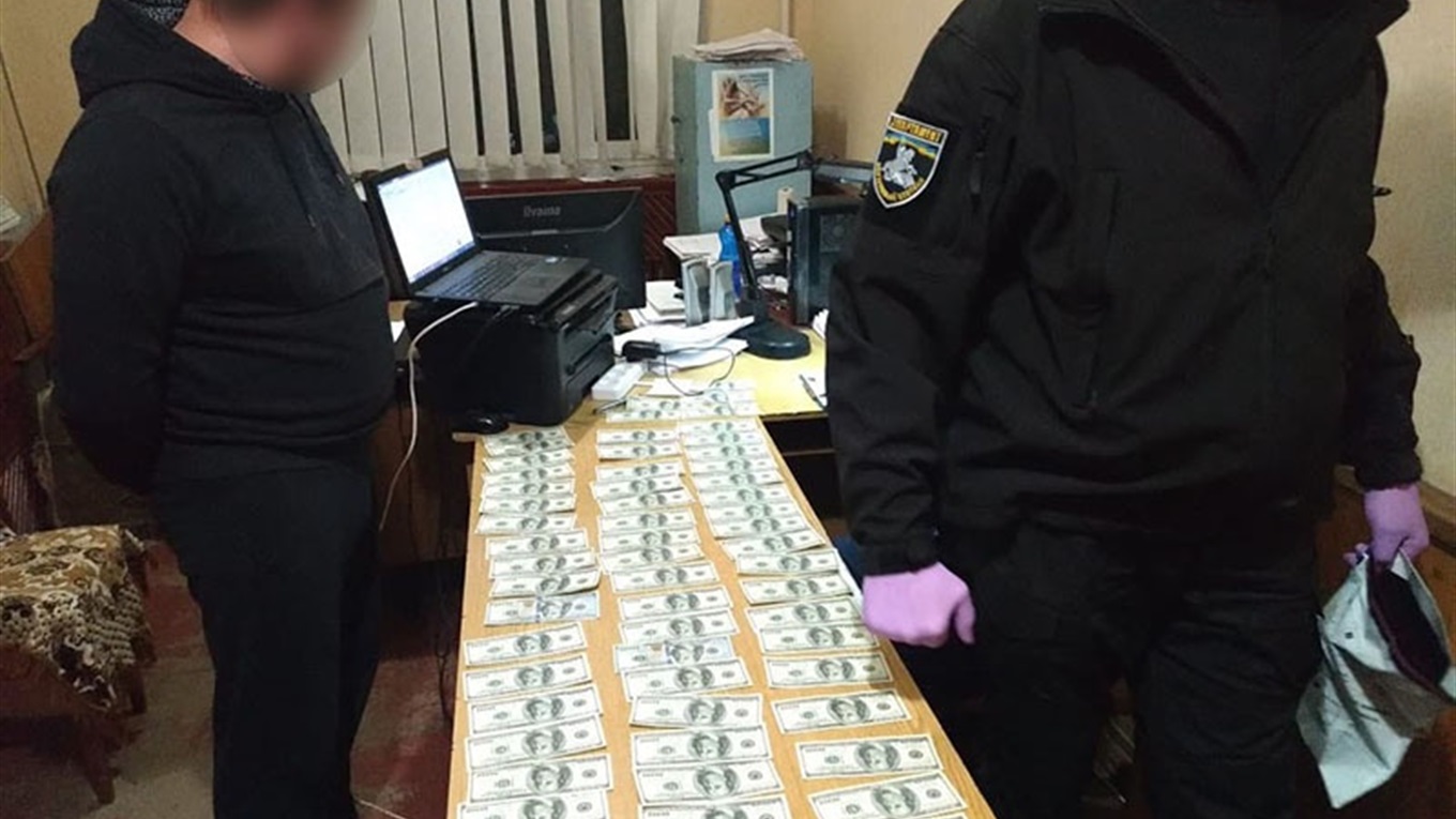 Жителя Волноваського району затримали на спробі надати хабар поліцейському 