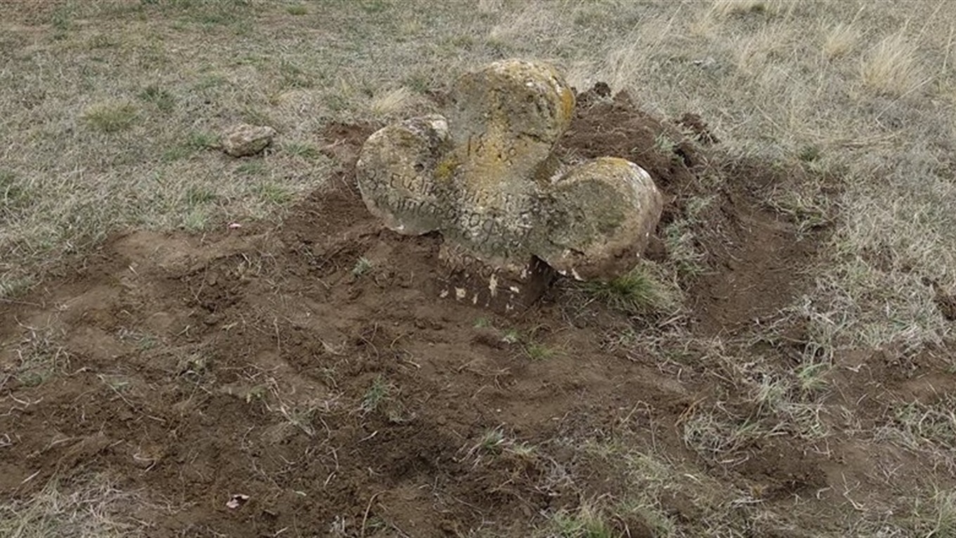 В Першопокровці під час толоки знайшли хрест датований 1878 роком