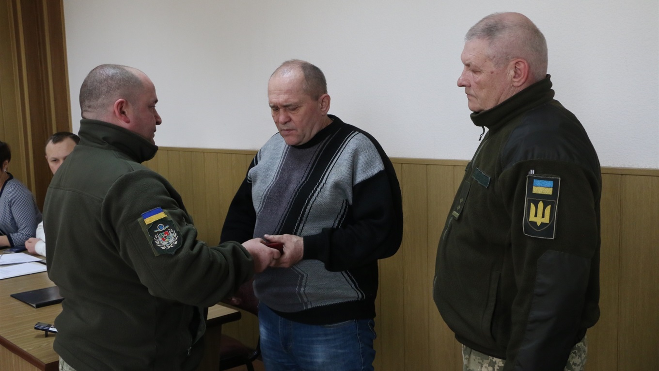 Президент нагородив посмертно попаснянина Євгена Петрова, який загинув у Іловайському котлі, орденом