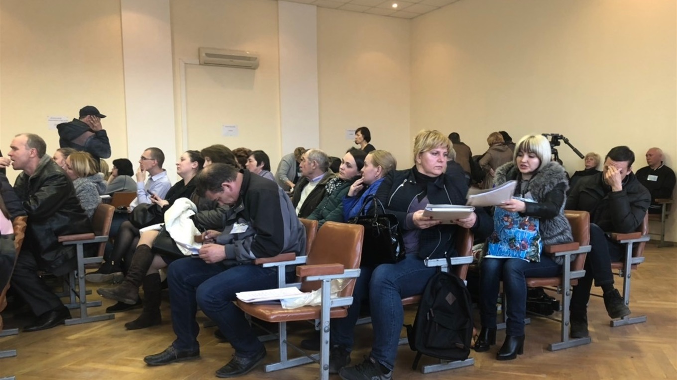 Вибори 2019: біля 82-ї окружної комісії багаточасова черга та приступ епілепсії в одного з присутніх