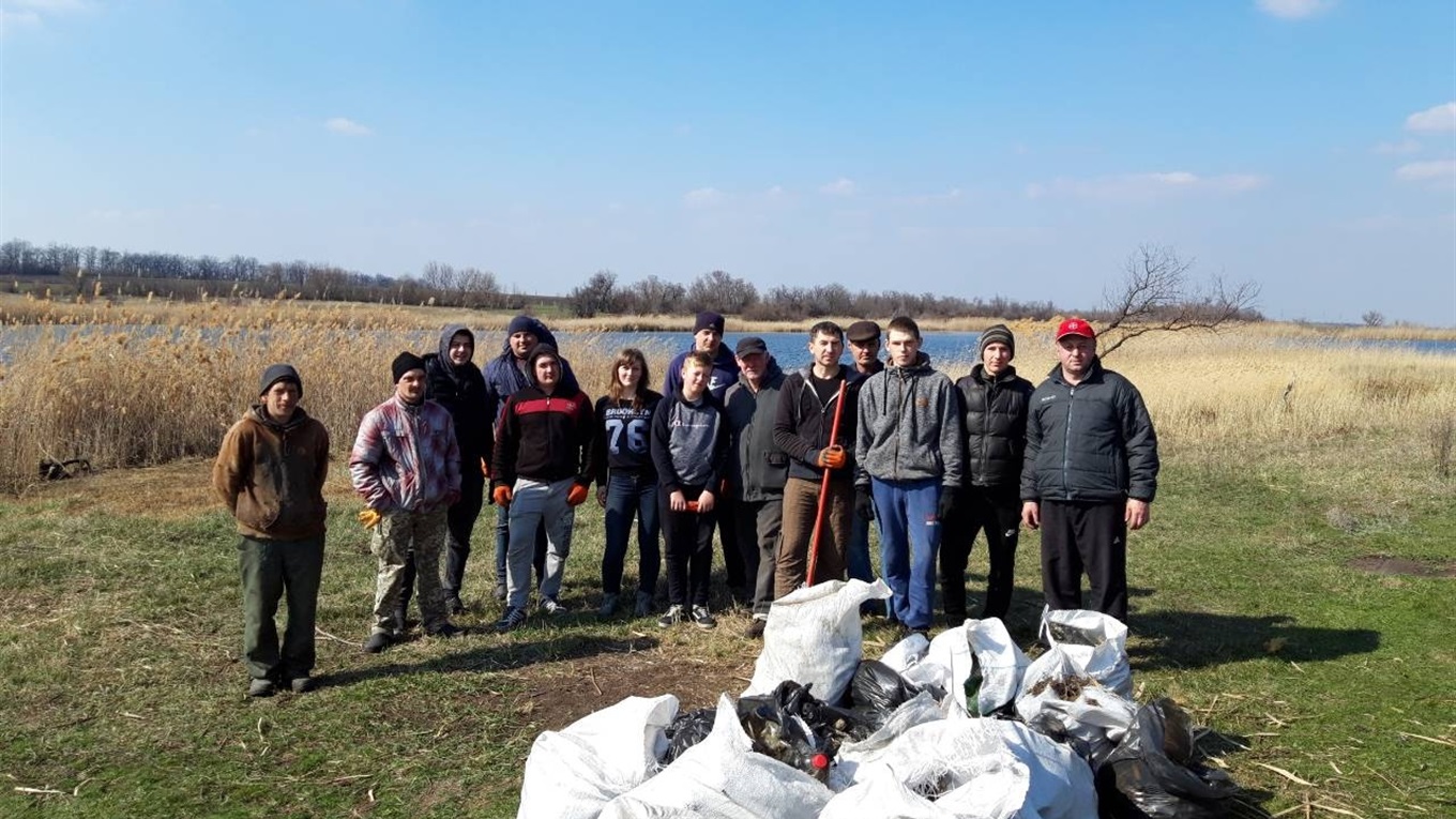 Як челендж #trashtag об’єднав гуляйпільців та надихнув створити зону відпочинку біля ставка 