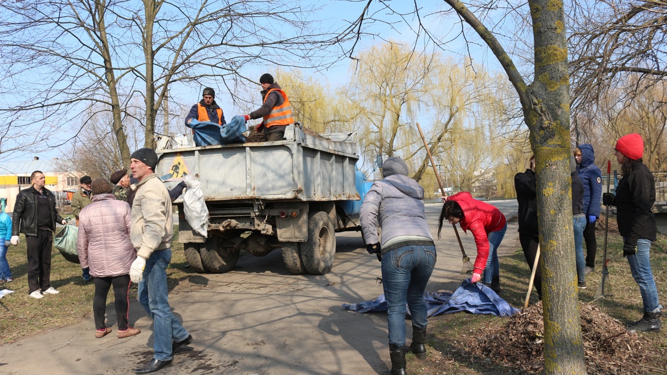 Міський суботник: як прибирали у Старокостянтинові