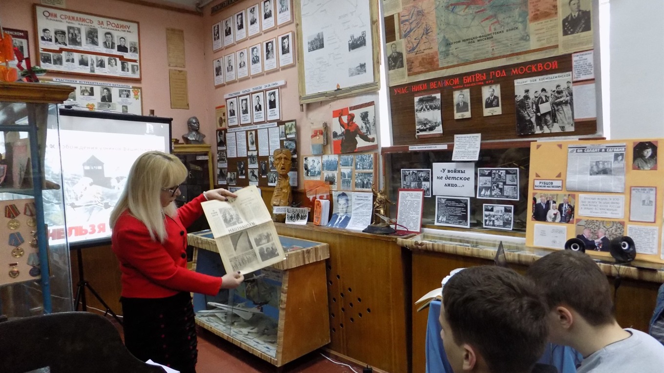 В Попаснянском музее для учащихся провели исторический урок «Узники концлагерей»