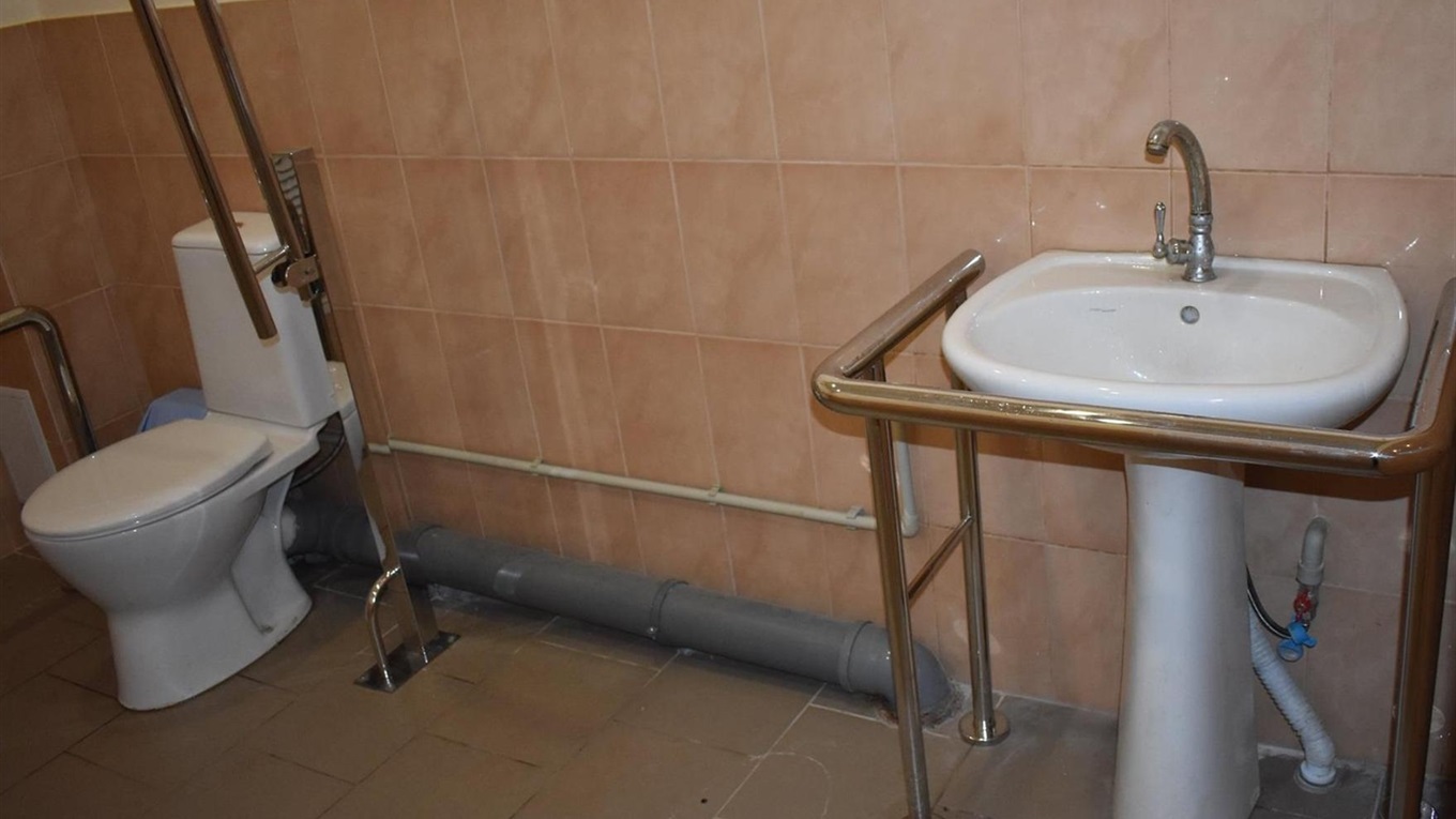 У Гуляйпільському ЦНАПі переобладнали санвузол під потреби людей з інвалідністю 