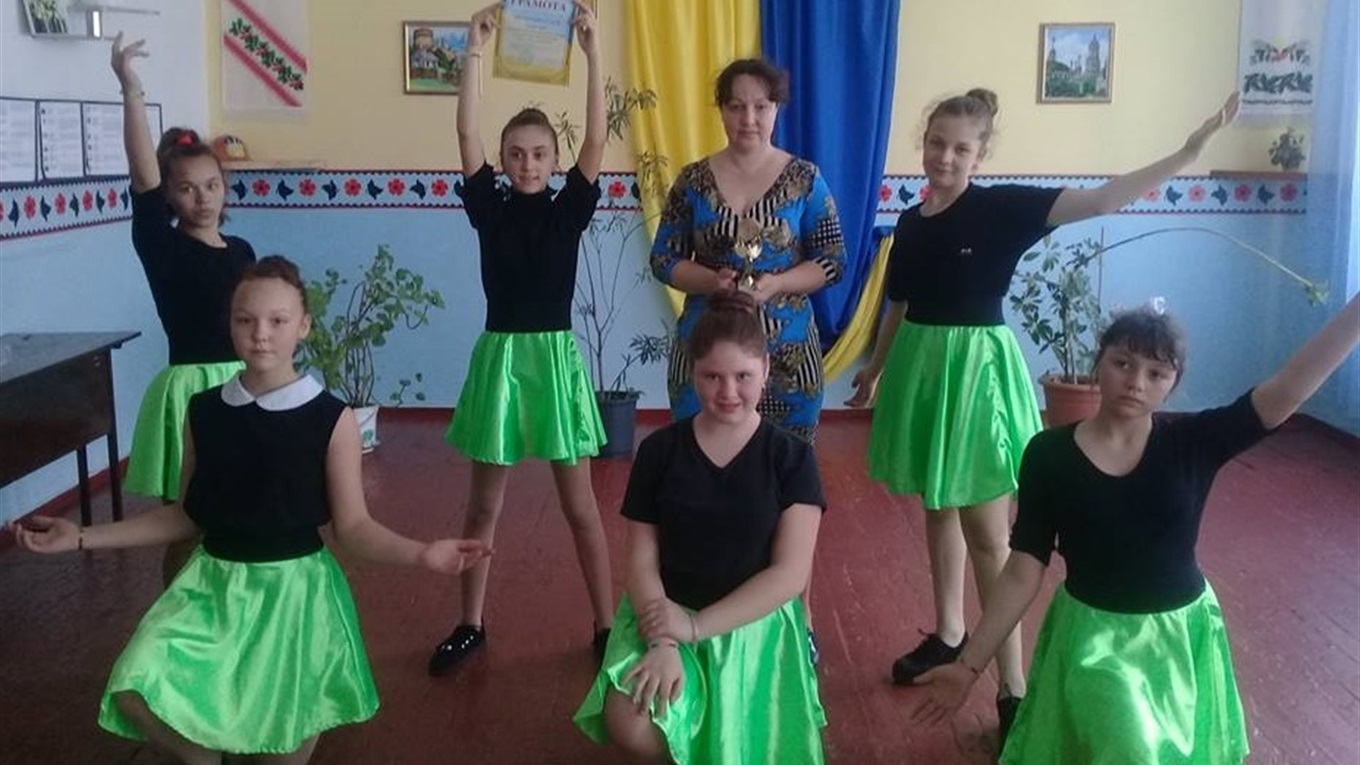 Художнє слово, танці, спів, наочна агітація: як пройшов конкурс шкільних екобригад Сірогозщини